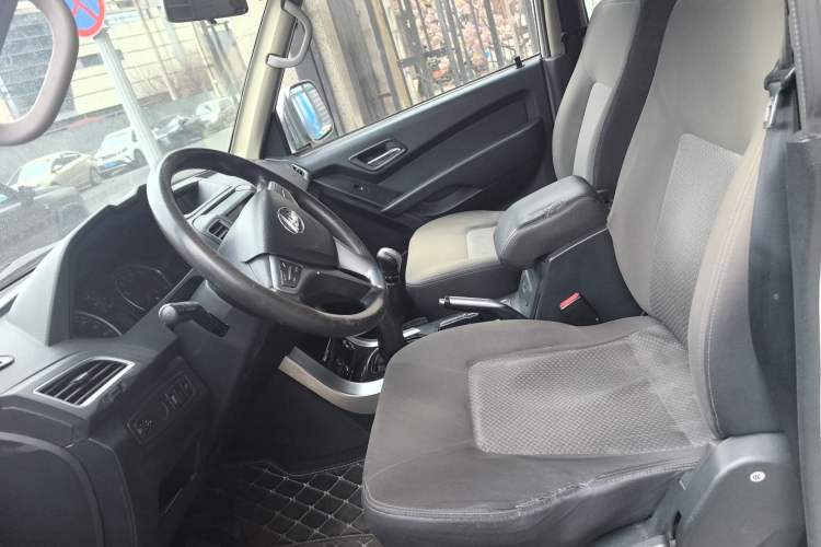 Used Leopaard Q6 2015 2.4L Manual 4x4 Excellence Edition