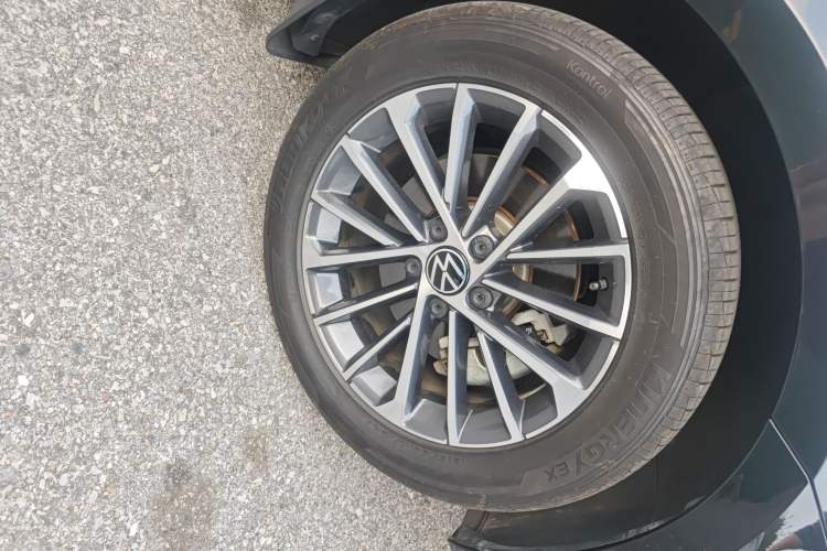 Used Volkswagen Magotan 2020 330TSI DSG Luxury Edition Right Front Wheel Hub