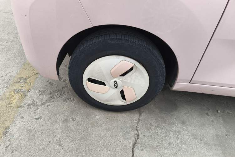 Used Chery QQ Ice Cream 2022 170km Sundae Phosphate Lithium-Ion
