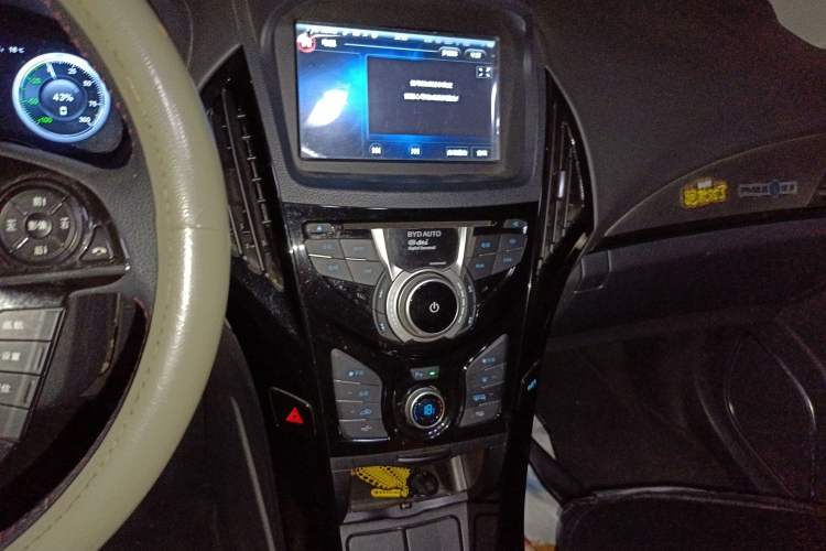 Used BYD Qin New Energy 2015 1.5T Dual-Crown Flagship Plus Edition Audio And AC Panel