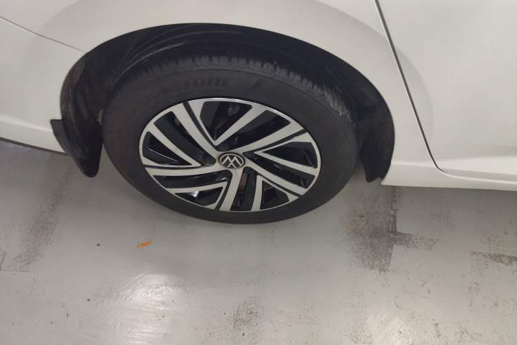 Used Volkswagen Lavida 2023 1.5L Automatic 5 Million Edition Right Rear Wheel Hub