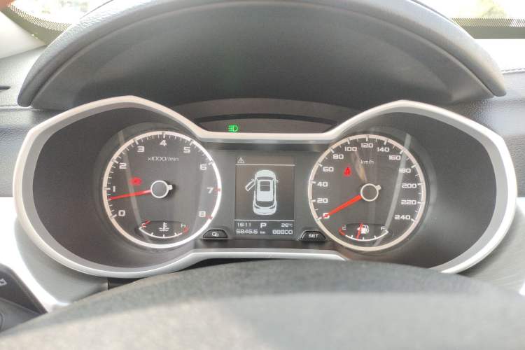 Used Geely Auto Emgrand X7 Sport 2018 1.8TD Automatic Two-Wheel Drive Zhiya Model
