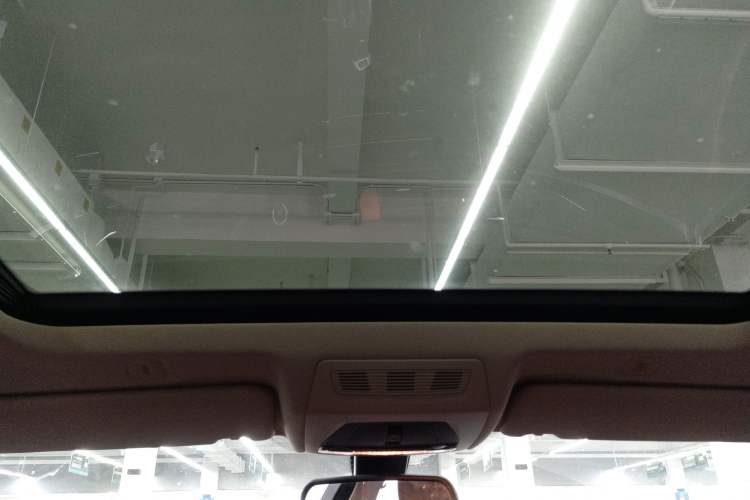 Used BMW 5 Series 2014 520Li Elegant Model
