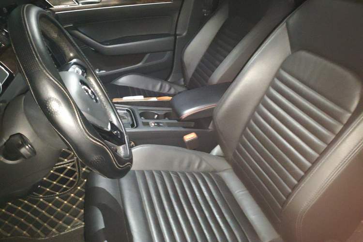 Used Volkswagen Magotan 2019 330TSI DSG Luxury Version China VI Standard Left Front Seat