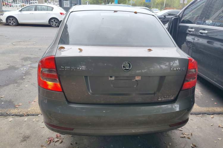 Used Skoda Octavia 2015 Classic Model 1.6L Automatic Yijie Version Rear