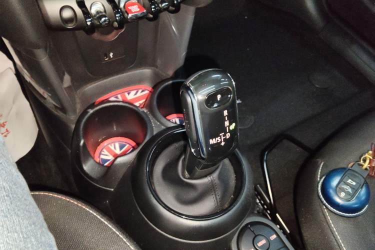 Used MINI 2020 1.5T ONE Five-Door Edition Gear Lever
