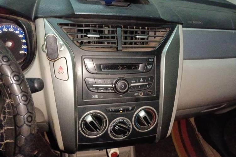 Used Venucia R50 2015 1.6L Manual Fashion Edition Audio And AC Panel