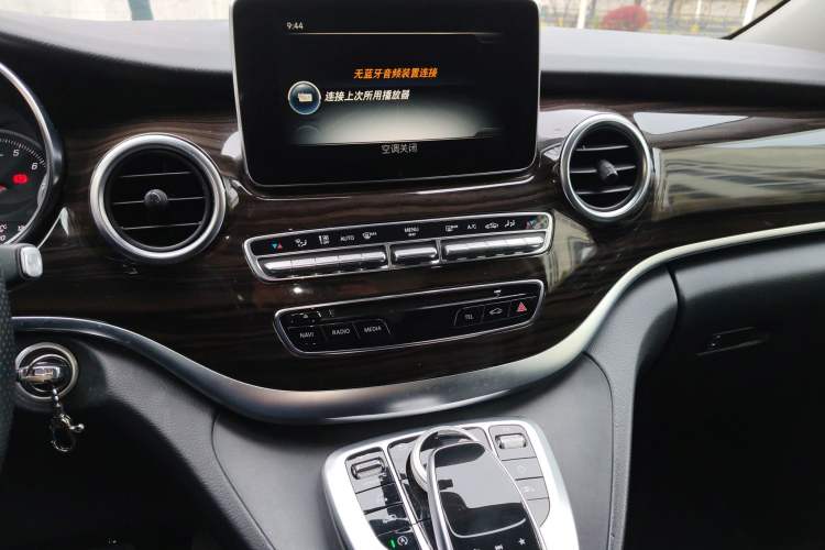 Used Mercedes-Benz V-Class 2018 V 260 Avantgarde Edition China VI