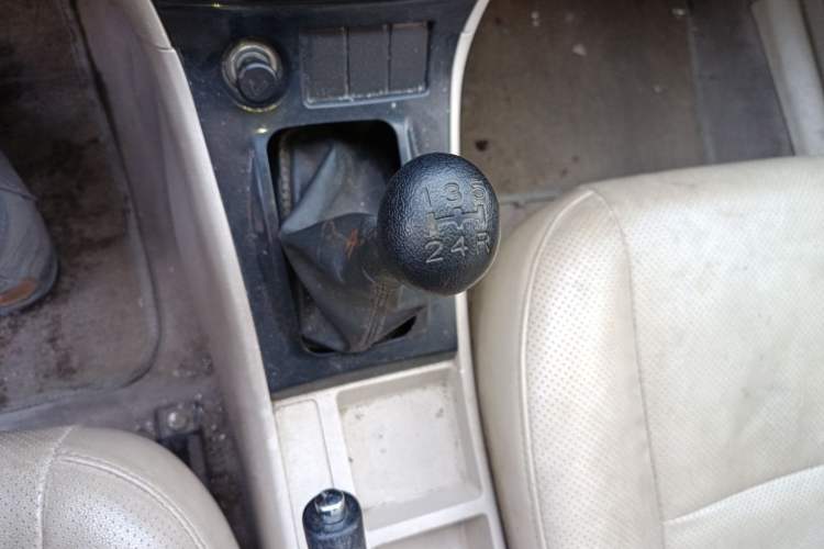 Used BYD F3 2012 Energy-Saving Model 1.5L Manual Comfort Version Gear Lever