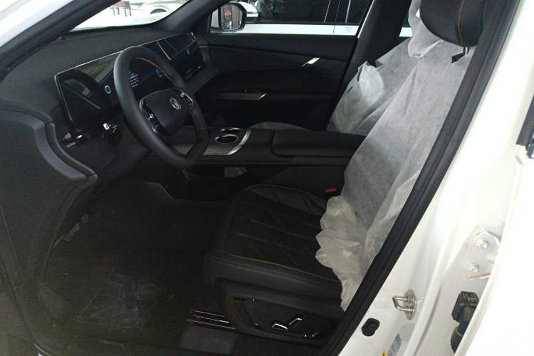 Used CHANGAN CS75 PLUS 2025 4th Generation 1.5T New Blue Whale Smart Luxury Edition
