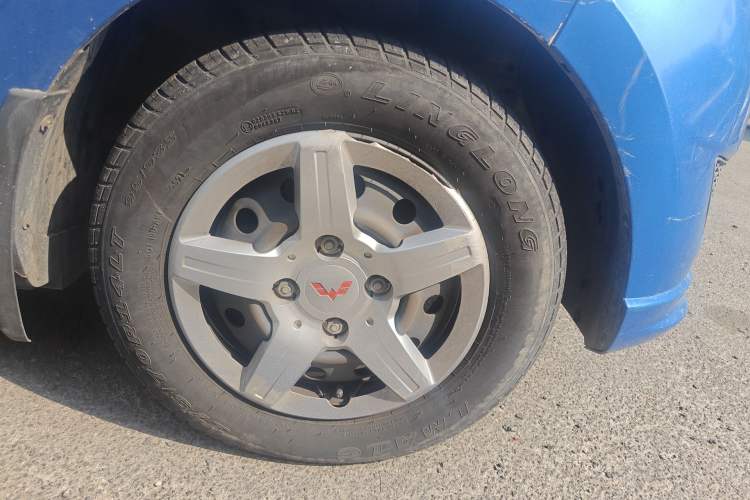 Used Wuling Hongguang 2015 1.5L S Basic Version China V Standard Right Front Wheel Hub