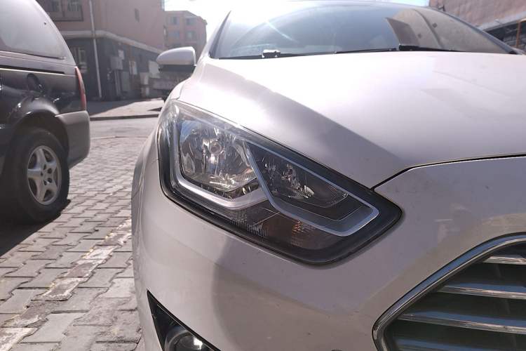 Used Ford Escort 2015 1.5L Automatic Fashion Model