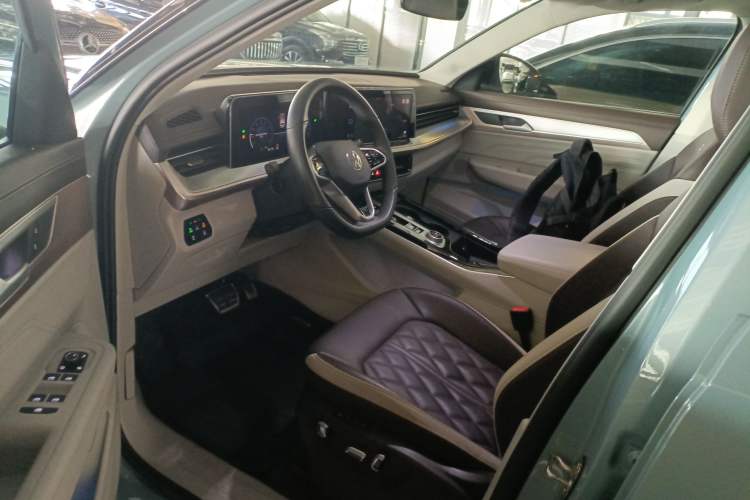 Used Volkswagen Tavendor 2023 380TSI Four-Wheel Drive R-Line Cruise Edition
