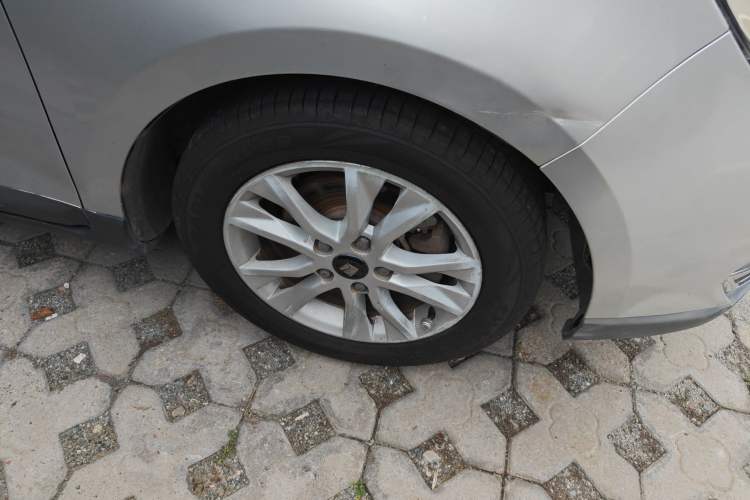 Used Baojun 730 2016 1.5T Manual Comfort Version 7 Seats Right Front Wheel Hub