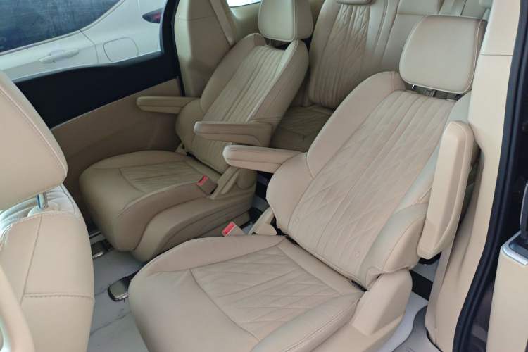 Used Buick GL8 2023 Facelifted Land Cruiser Executive Luxury Version