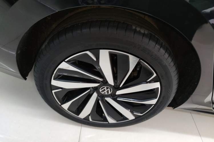 Used Volkswagen Passat 2022 330TSI Luxury Edition Right Rear Wheel Hub
