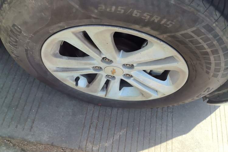 Used Chevrolet Cruze 2015 1.5L Classic SL MT Right Front Wheel Hub