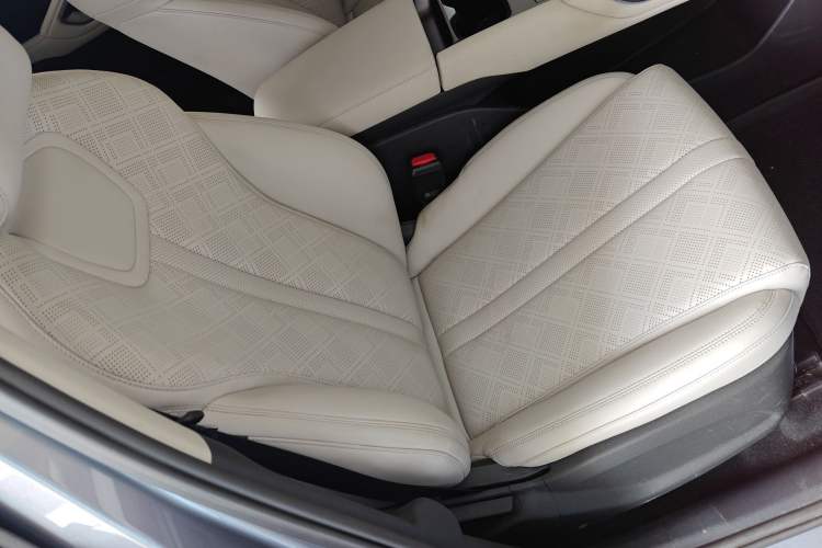 Used BYD Yuan UP 2024 401KM Leading Edition Right Front Seat