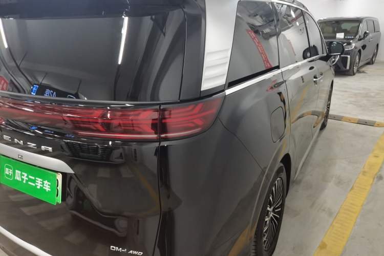 Used Denza D9 2024 DM-i 980 Four-Wheel Drive Flagship Model Rear Right 45 Deg