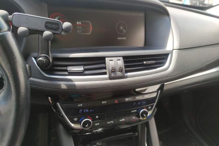 Used BORGWARD BX7 2018 28T Two-Wheel Drive Luxury Version 5 Seats China V Emission Standard