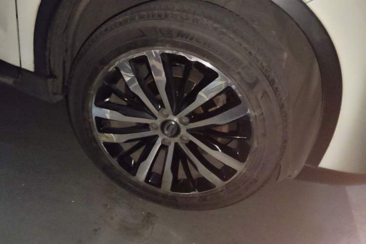 Used GAC Trumpchi GS4 2017 235T Automatic Two-Wheel Drive Luxury Smart Connectivity Version Right Front Wheel Hub