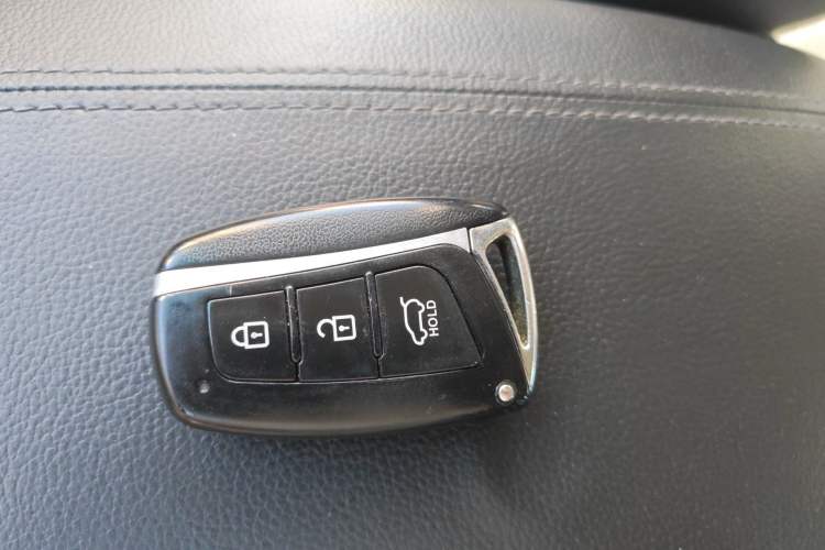 Used Hyundai Santa Fe 2015 2.0T Automatic Two-Wheel Drive Smart Version 5 Seats
