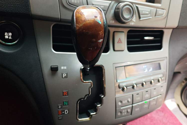 Used BYD M6 2015 2.4L Automatic Prestige Edition
