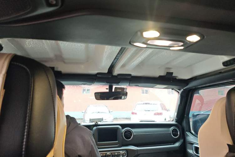 Used Jeep Wrangler 2019 2.0T Sahara Four-Door Version China VI Emission Standard
