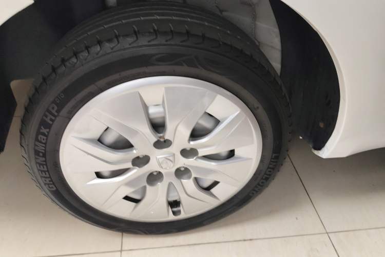 Used Baojun 730 2016 1.5L Manual Value Edition 7 Seats China V Emission Standard Right Rear Wheel Hub