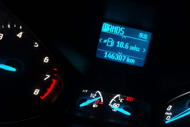 Used Ford Kuga 2013 1.6L GTDi Two-Wheel-Drive Trend Model Odometer Close Up