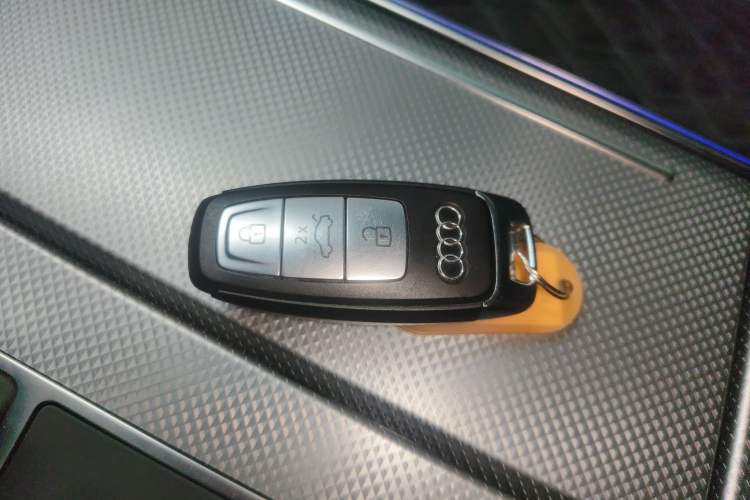 Used Audi A7L 2024 45TFSI quattro S-line Visionary Edition Flow Crystal Package
