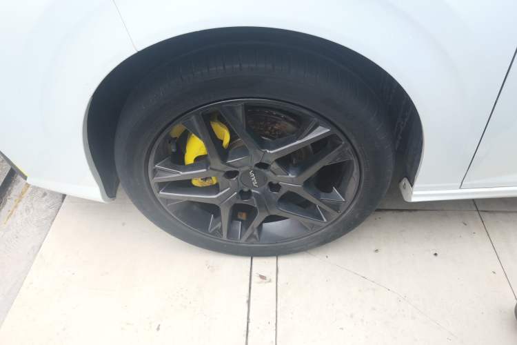 Used Dongfeng Aeolus Yixuan 2023 Mach Edition 1.5T Automatic Pursuit Rider Version Left Front Wheel Hub