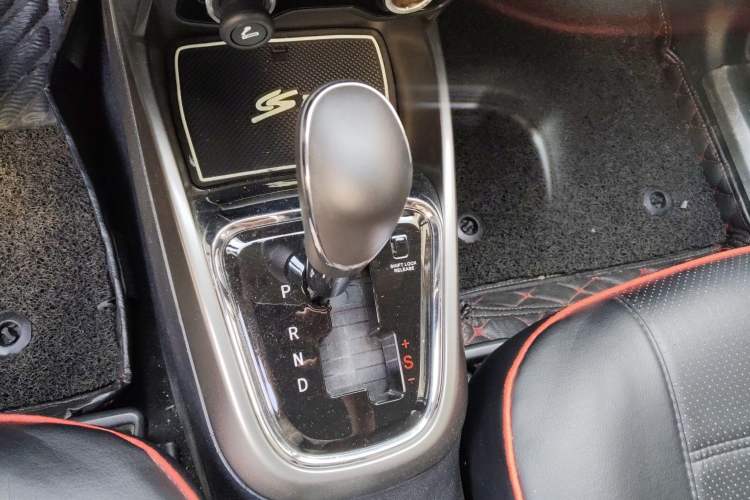 Used CHANGAN CS15 2016 1.5L Automatic Luxury Edition Gear Lever