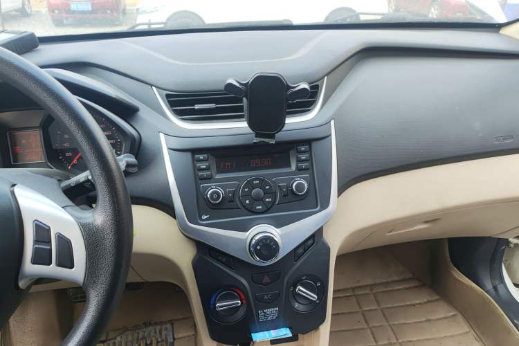 Used Chery Fengyun 2 2014 Hatchback 1.5L Manual New Youth Edition