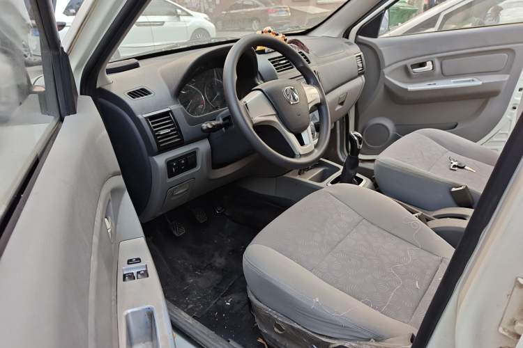 Used BAIC Weiwang M20 2015 1.2L economy version A122 Driver Seat
