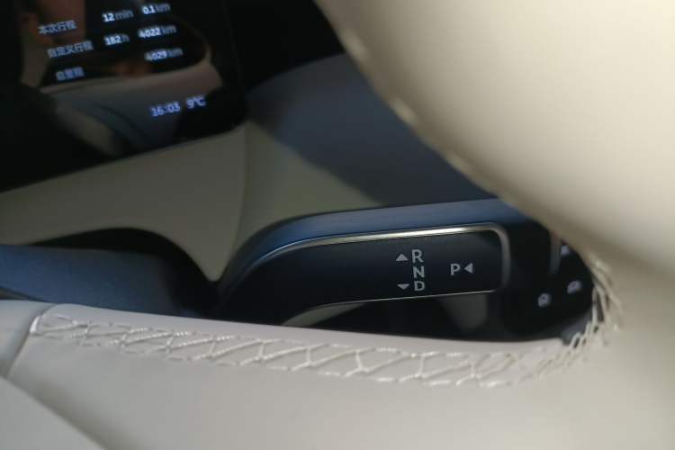 Used Nio ET5T 2025 75 kWh Touring Gear Lever