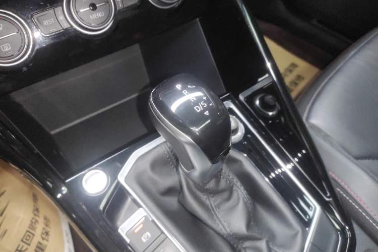 Used Volkswagen Tayron 2019 330TSI Two-Wheel Drive Luxury Model China VI Standard Gear Lever