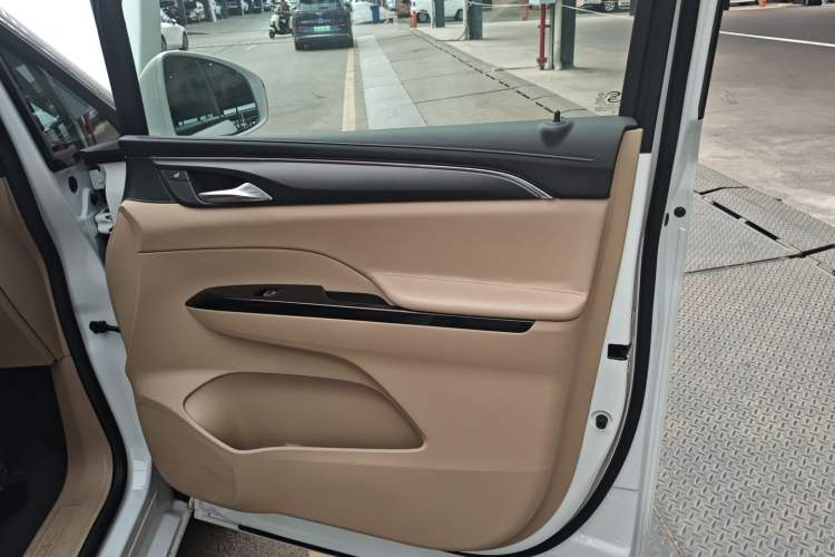 Used Buick GL8 New Energy 2025 Lu Shang Luxury Edition 7-Seater