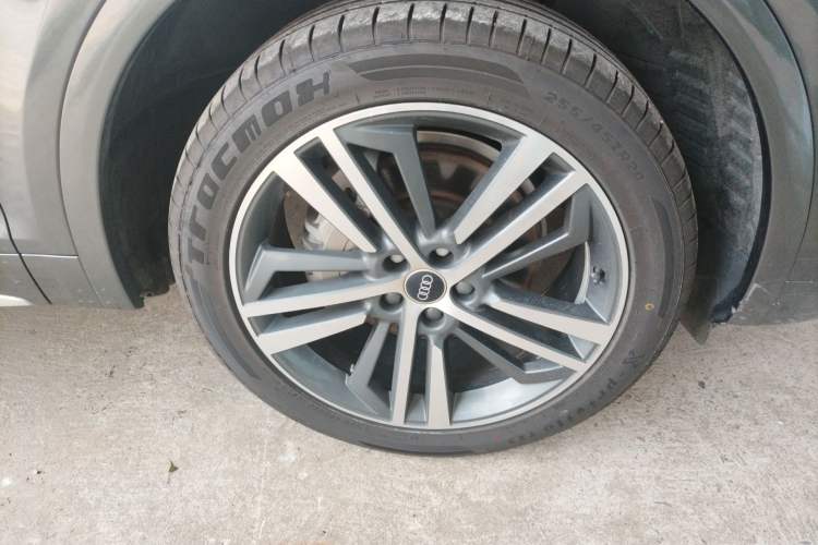 Used Audi Q5L 2022 40T Fashionable and Dynamic Model
