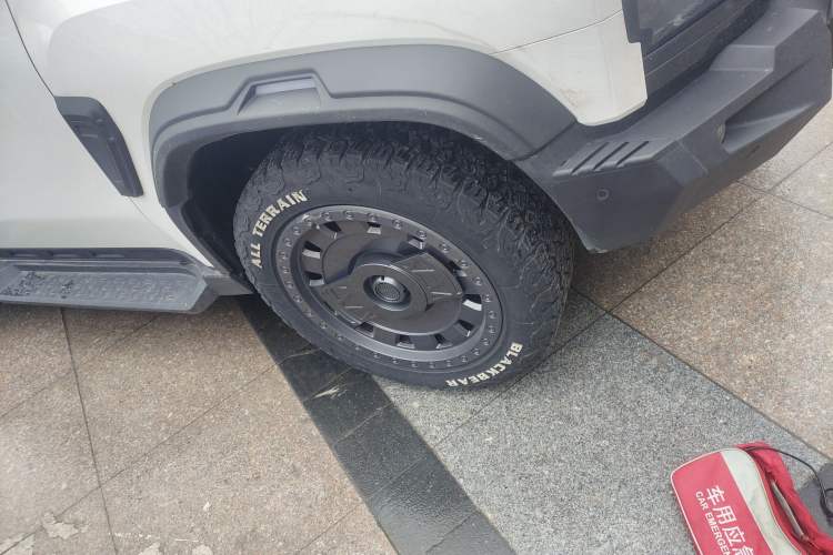 Used JETOUR Traveler 2023 2.0T All-Wheel-Drive Crosser Right Front Wheel Hub