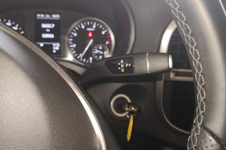 Used Mercedes-Benz Vito 2023 2.0T Business Version 7 Seats Gear Lever