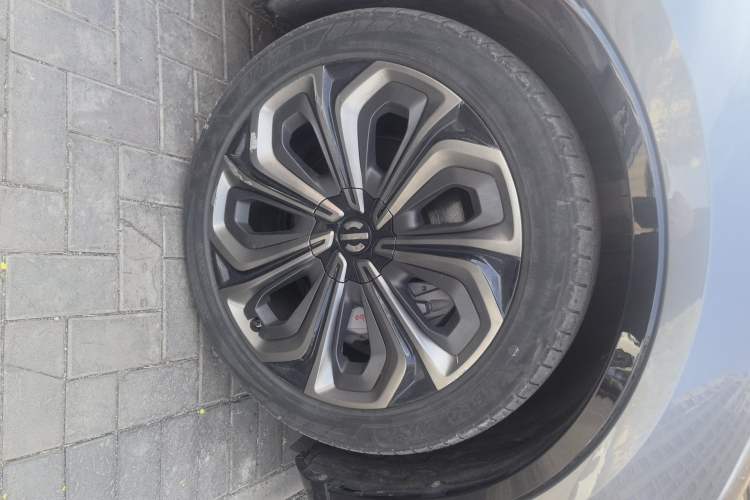 Used HiPhi X 2021 Founder Edition 6-seater Right Front Wheel Hub