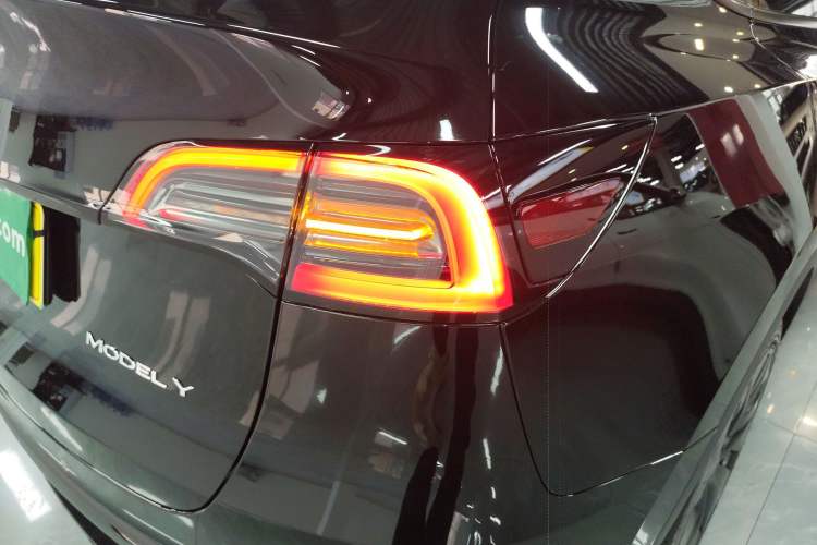 Used Tesla Model Y 2023 Rear-Wheel-Drive Version
