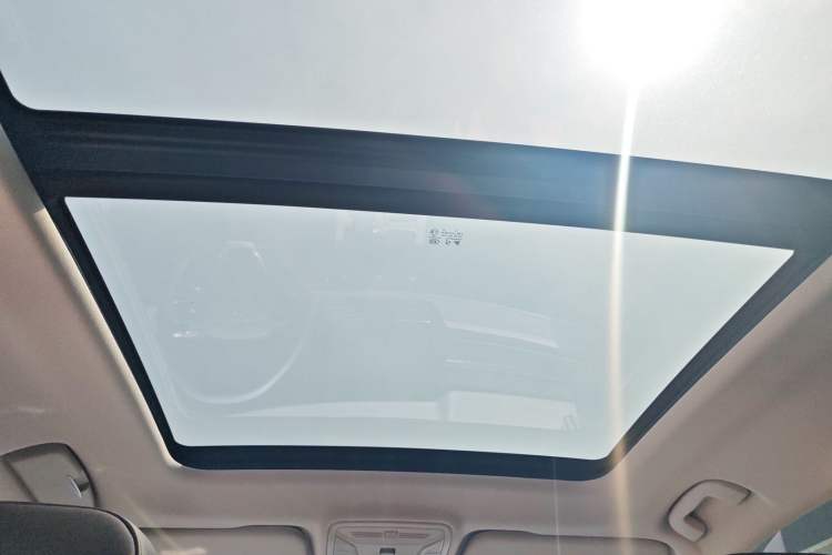 Used Hongqi HS5 2025 2.0T Two-Wheel Drive 600 000-Vehicle Commemorative Edition Headliner