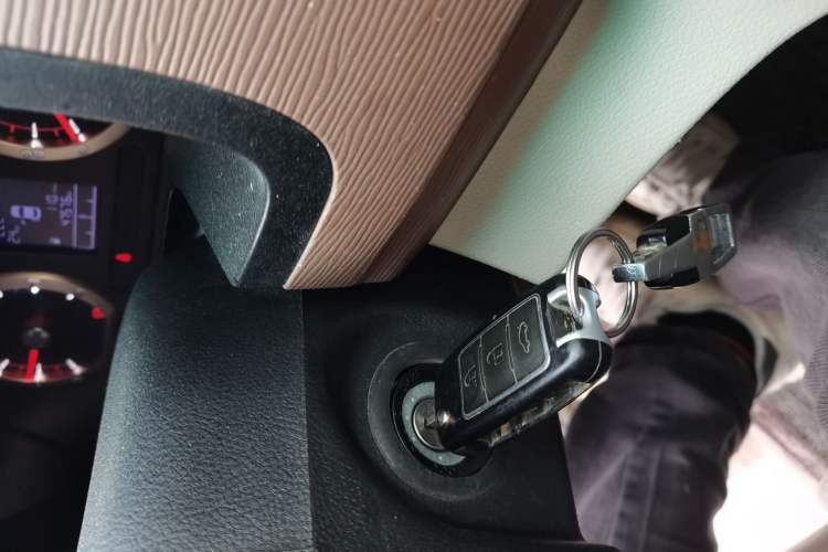 Used FORTHING Lingzhi 2020 M5L 2.0L Luxury 7-Seater