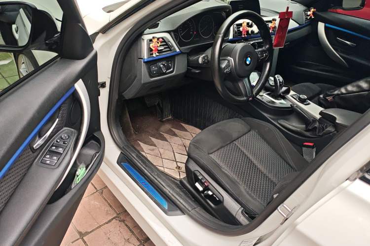 Used BMW 3 Series 2018 320i M Sport Package Driver Seat