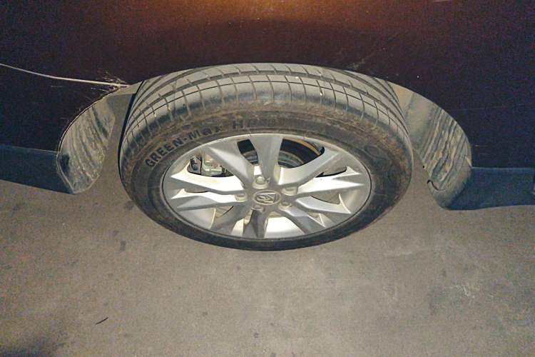 Used Baojun 730 2014 1.5L manual Comfort ESP version 7 seats Exterior 8