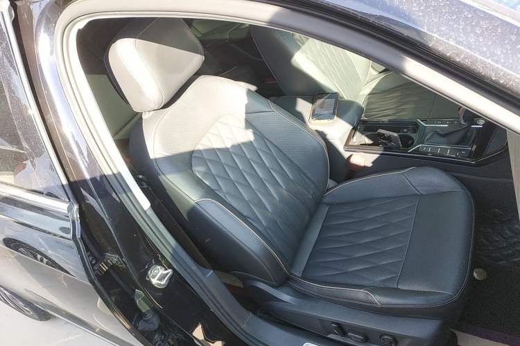 Used Volkswagen Passat 2020 330TSI Luxury Edition China VI