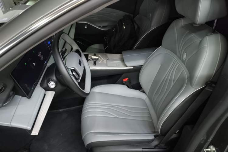 Used Geely Galaxy E8 2024 665 km Range Rear-Drive Starship Long-Range Version Left Front Seat