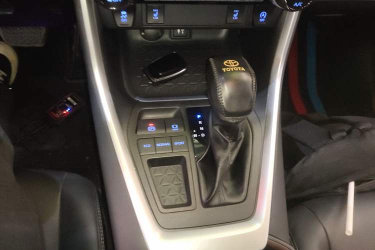 Used Toyota RAV4 2022 2.0L CVT Two-Wheel Drive Fashion Plus Edition
